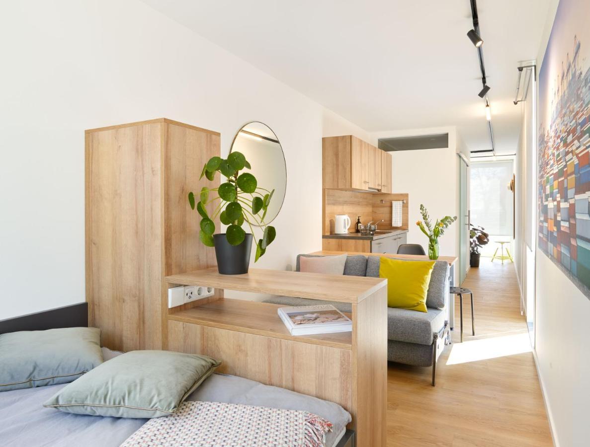 Modern Ausgebauter Ueberseecontainer Als Tiny House Wertheim Exterior photo